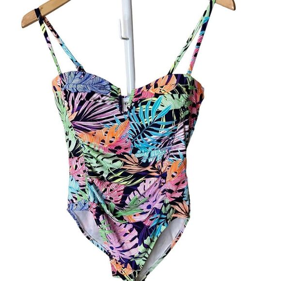Flattering Fit Swimsuit - size Medium 8/10 - Picture 1 of 4